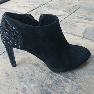 SALE 🎉🎉Antonio Melani suede black ankle boots